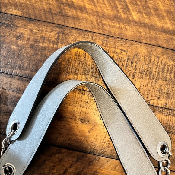 Steve Madden Gray Shoulder Bag Set with Floral Accent - Picture 4 of 8